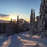 Porthos Ski-in With Private Hot Tub And Sauna In Lapland Pyhätunturi
