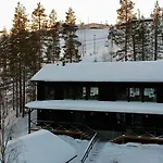 Chalet Porthos Ski-in With Private Hot Tub And Sauna In Lapland *