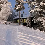 Alpstuga Porthos Ski-in With Private Hot Tub And Sauna In Lapland *