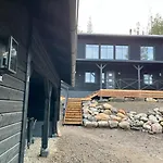 Porthos Ski-in With Private Hot Tub And Sauna In Lapland *