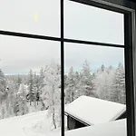 Chalet Porthos Ski-in With Private Hot Tub And Sauna In Lapland *