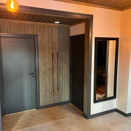 Porthos Ski-in With Private Hot Tub And Sauna In Lapland *