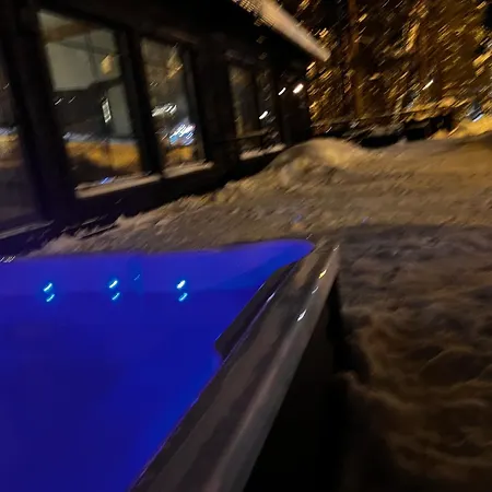 Porthos Ski-in With Private Hot Tub And Sauna In Lapland Chalet *